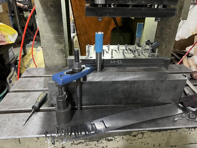 Home continuos metralla OEM personalizado de cobre hierro de aluminio de chapa de metal de procesamiento de estampado de metal 1