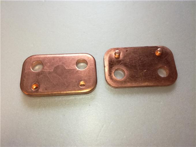 El cobre puro marca el metal con etiqueta que sella las piezas, dados progresivos de la chapa del espacio en blanco  1
