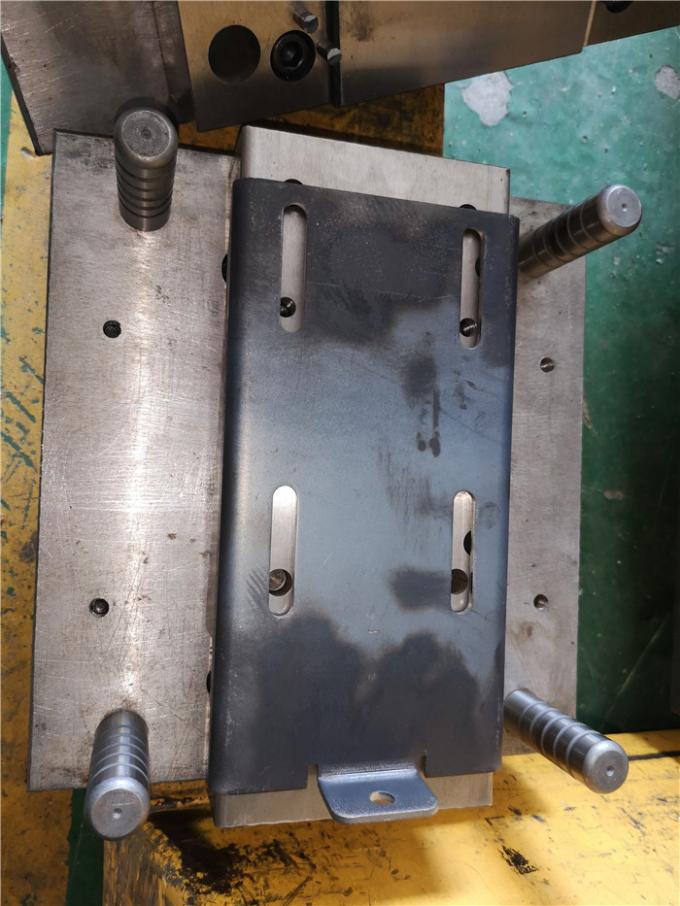 Metal de encargo de la precisión que sella el sellado de acero galvanizado grueso de la chapa de la galjanoplastia del cinc de 2m m 3