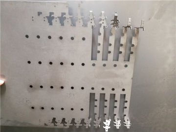 Precisión Rogressive de las consolas de montaje del metal del yugo de la impresora alta que sella el molde
