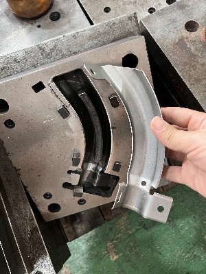Metal automotriz de alta calidad que sella partes con el conector del Perforar-automóvil de la precisión 1